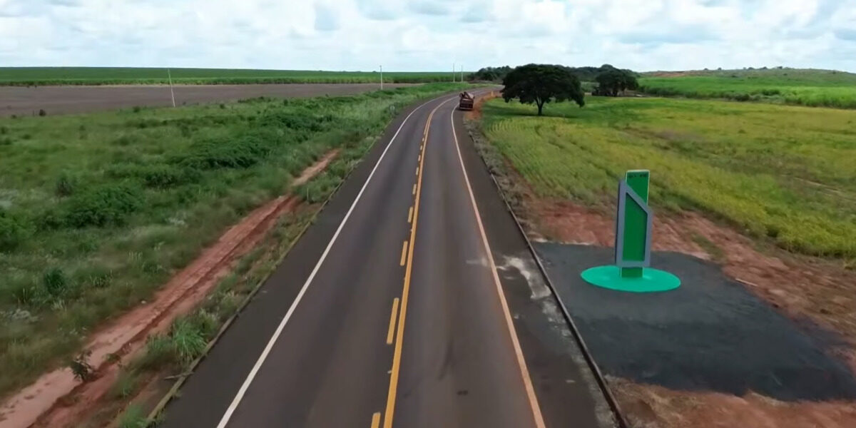 Governo entrega trecho pavimentado e revitalizado da GO-050