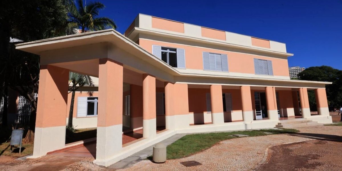 Restauração dos prédios históricos da Praça Cívica é entregue