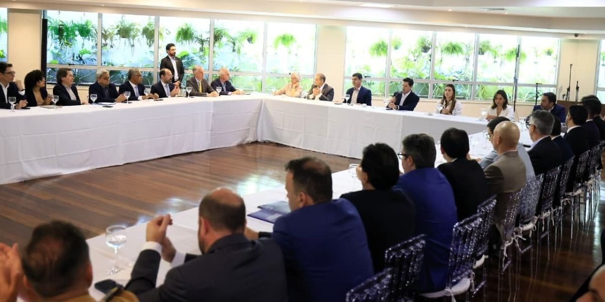Governador reúne secretariado e pede empenho para manter ritmo de entregas