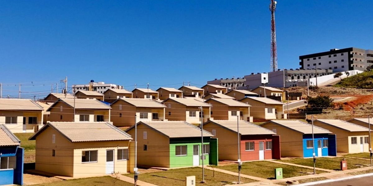 Governo entrega 27 casas a custo zero em Padre Bernardo