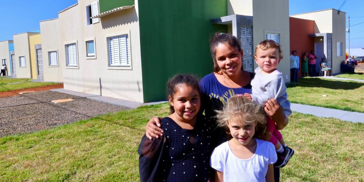 Em Serranópolis, 50 famílias recebem moradias a custo zero