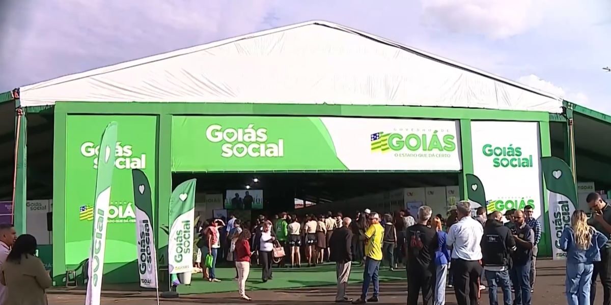 Moradores da capital recebem serviços de documentação no Goiás Social
