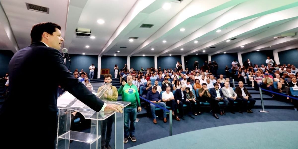 Seapa entrega títulos de terras e benefícios a pequenos agricultores