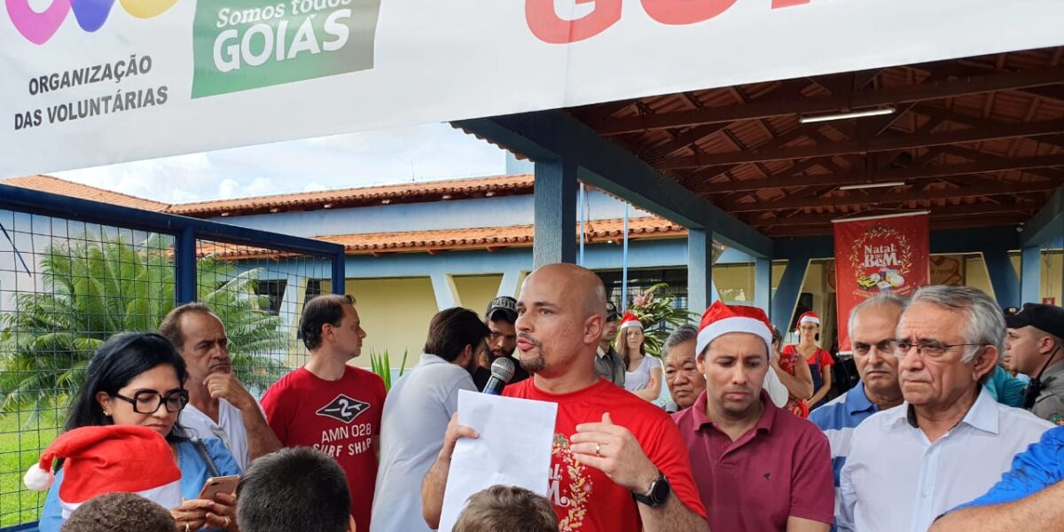 Em Goiatuba, secretário Bruno D’Abadia realiza entrega de brinquedos da campanha Natal do Bem