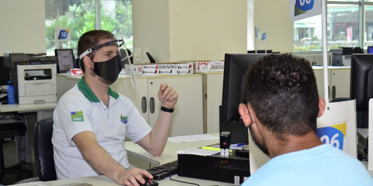Governo de Goiás distribui equipamento de proteção facial para servidores do Vapt Vupt