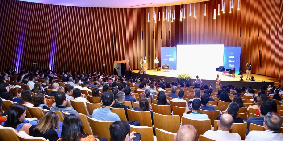 Seminário reúne mais de 500 pessoas para debater transformação digital no serviço público