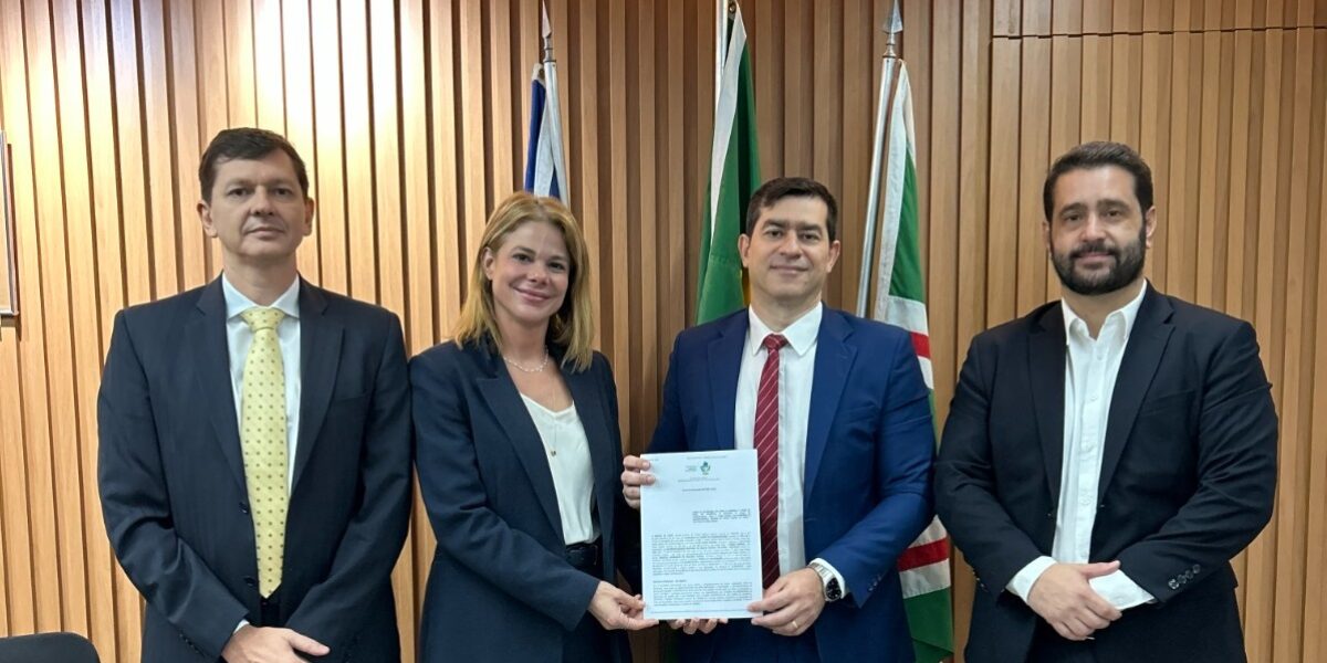 Governo de Goiás e Polícia Federal assinam Termo de Cooperação para aprimorar emissão de passaportes