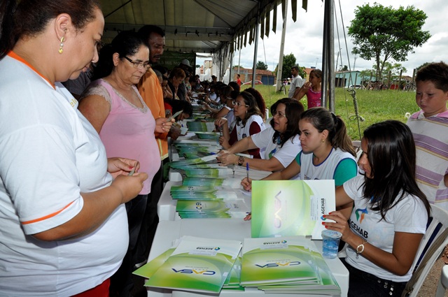Mais de 1,5 mil famílias da Região Noroeste de Goiânia passarão ano novo em casa escritura pelo Governo de Goiás