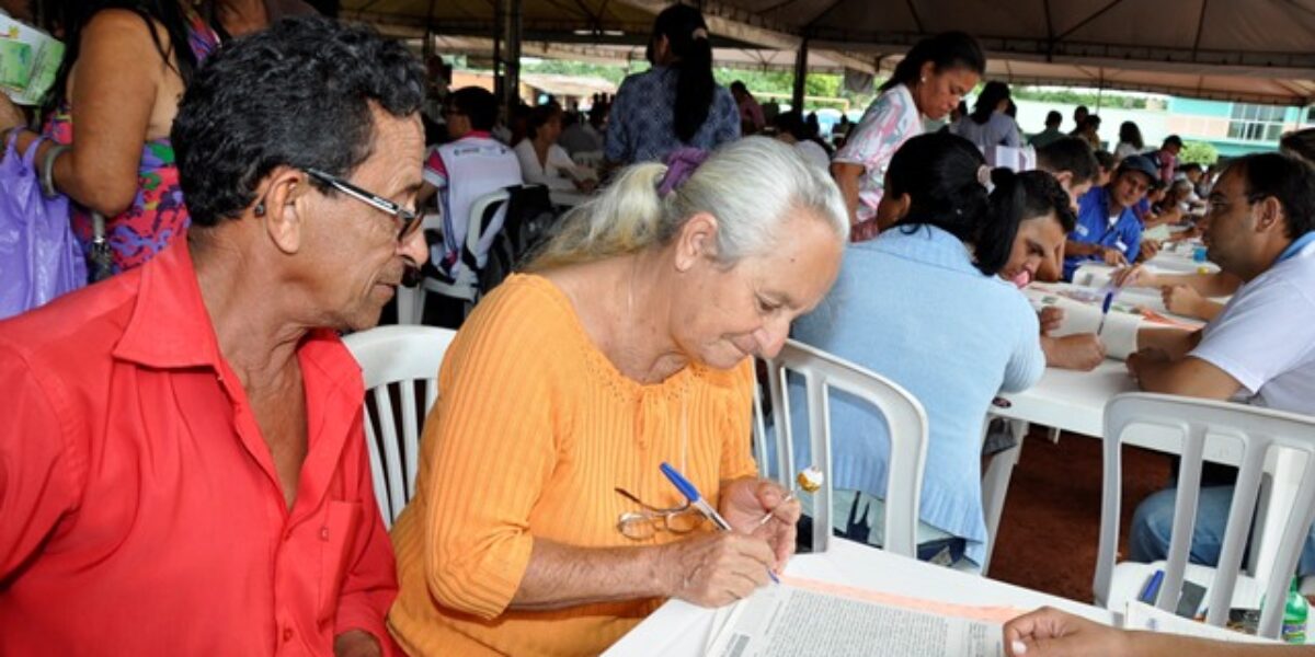 Governo de Goiás entrega mil escrituras no Jardim Primavera