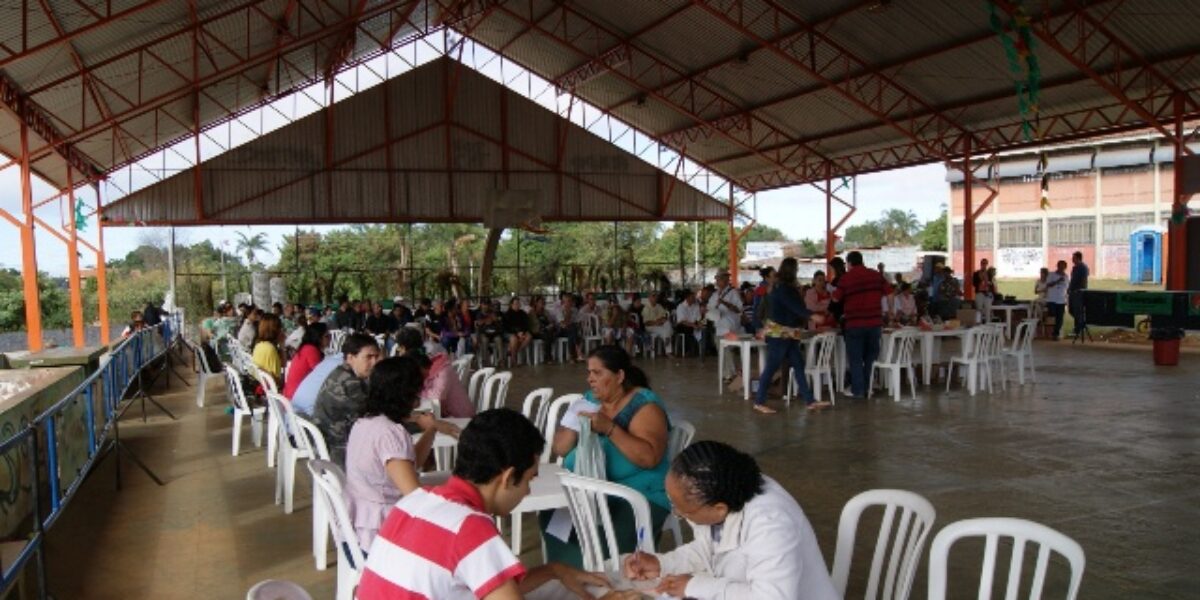 Governo de Goiás entrega Cheque Reforma a 142 famílias do Colina Azul