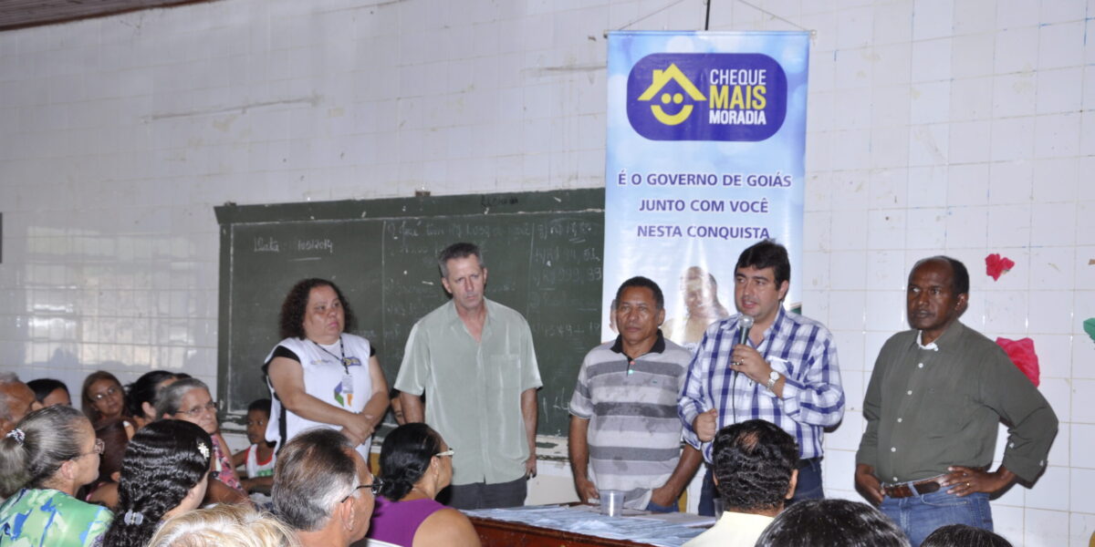 Famílias de Aparecida de Goiânia recebem 142 Cheques Reforma do Governo de Goiás