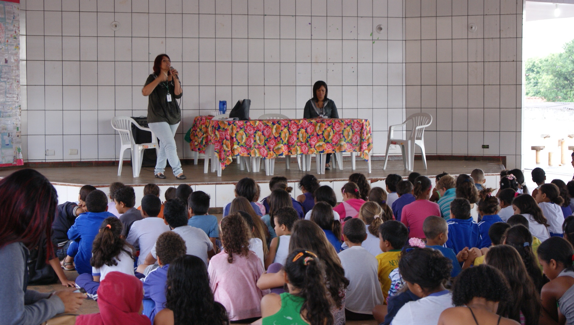 Projeto Amigo da Praça da Agehab e Semarh movimenta escolas no Jardim Curitiba