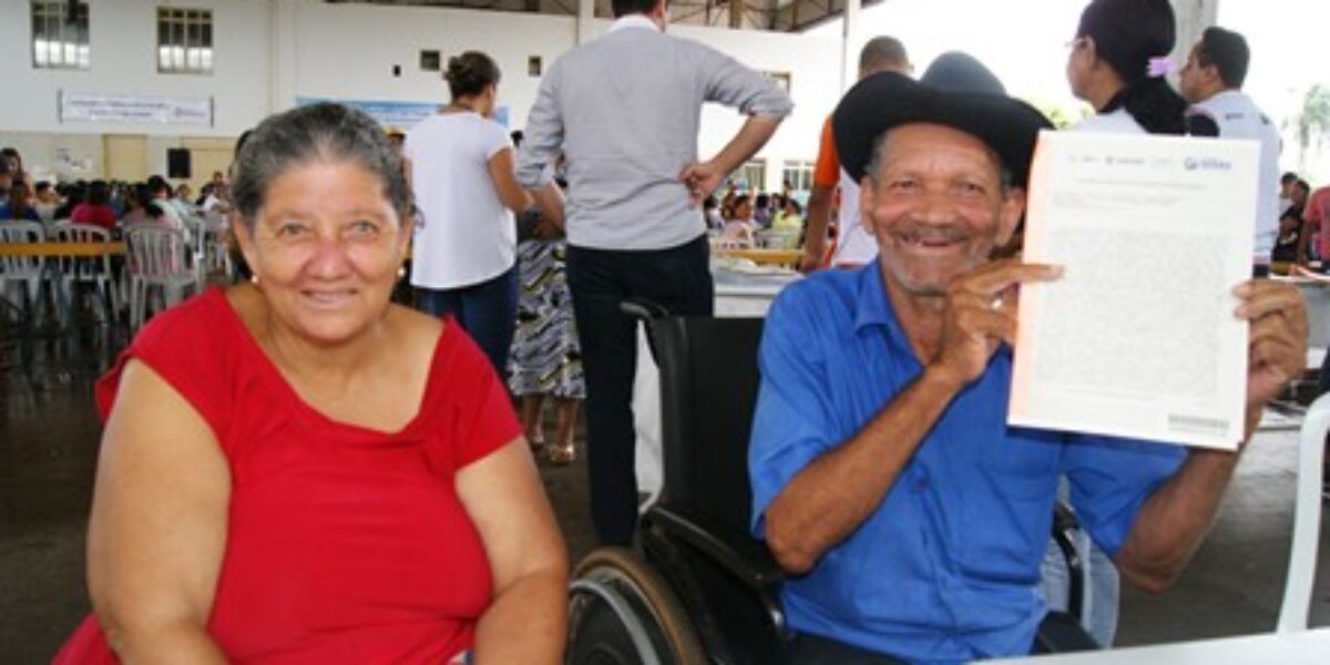 Famílias de Goianésia são beneficiadas pelo Programa Casa Legal da Agehab