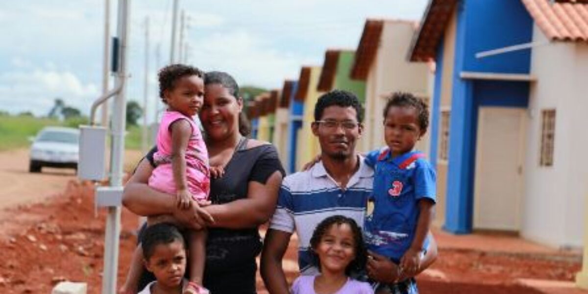 Famílias de São Miguel do Passa Quatro recebem 108 moradias do Governo de Goiás