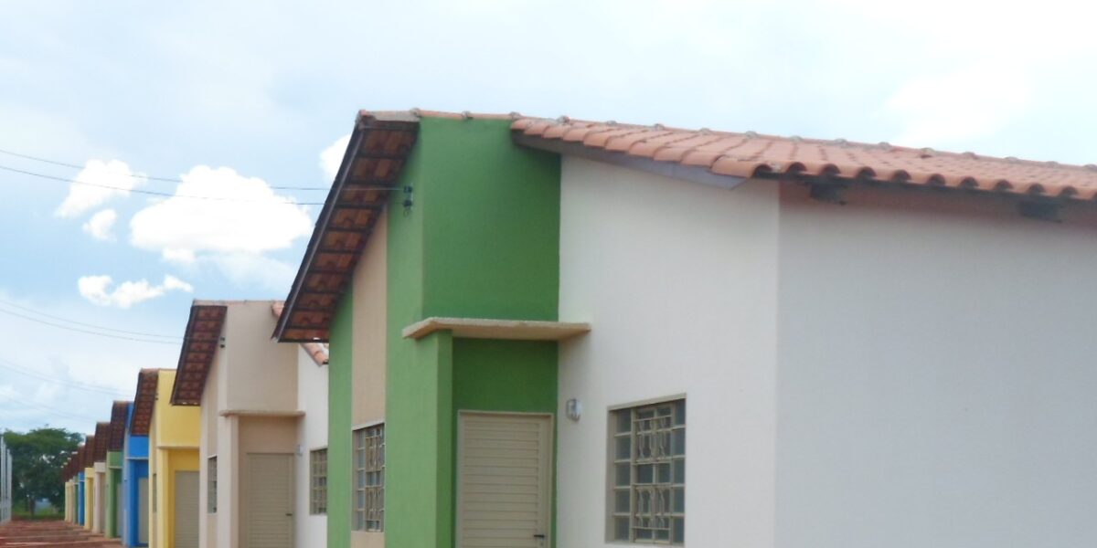 Governo de Goiás entrega casas para famílias de Jussara e Itaguari