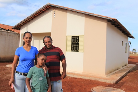 Governo de Goiás entrega moradias em Acreúna