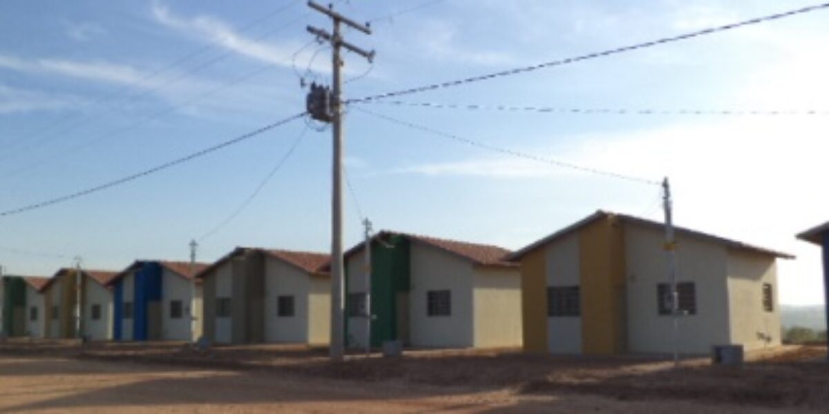 Governo de Goiás entrega casas em Edeia