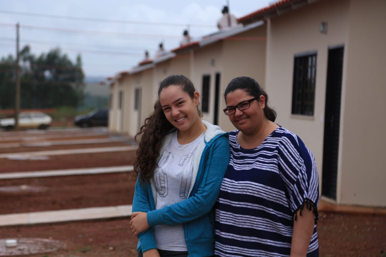 Famílias de Goianápolis recebem moradias do Governo de Goiás