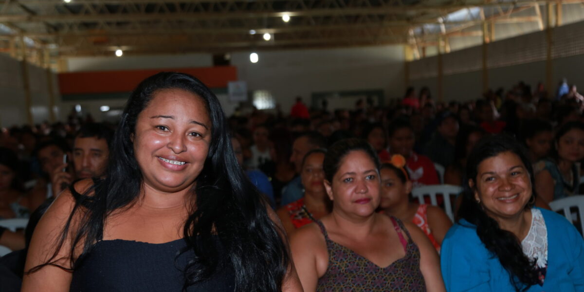 Famílias comemoram sorteio de endereços do Buriti Sereno
