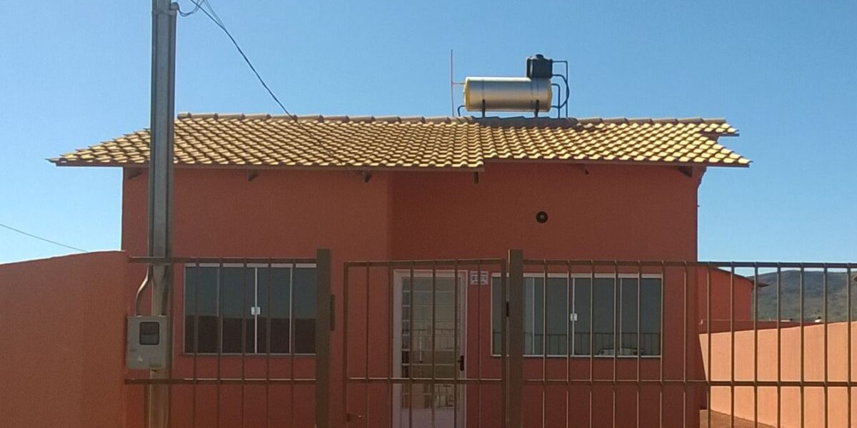 Famílias de Goianésia recebem mais uma etapa de recursos do Governo de Goiás para construção de moradias