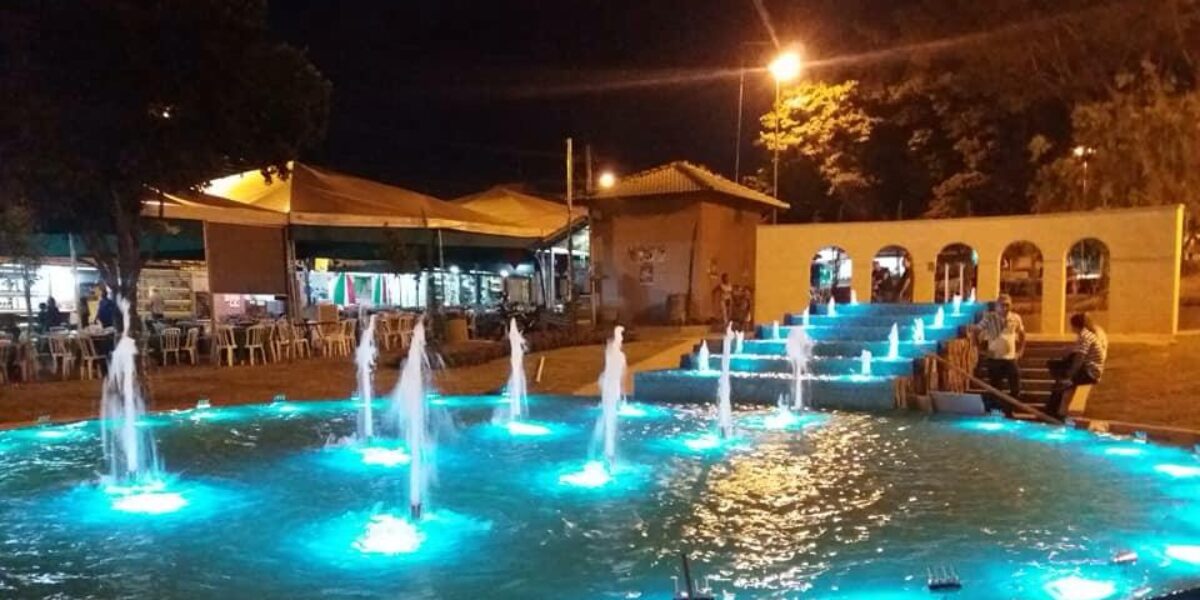 Governo de Goiás entrega praça revitalizada em Nova Veneza