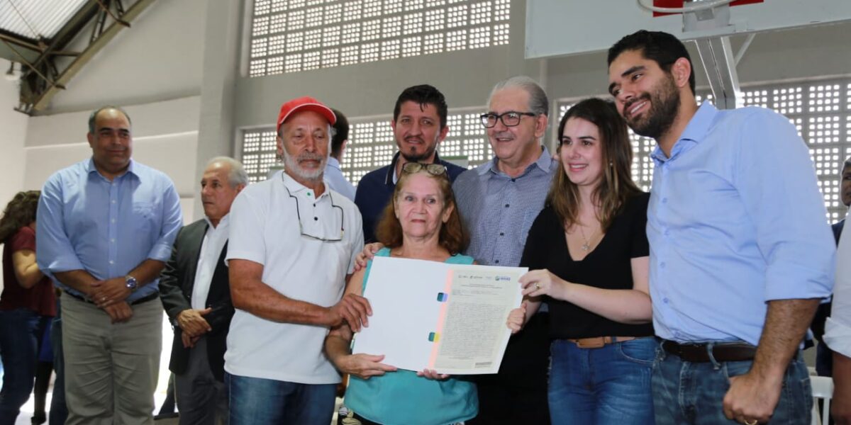 Alegria marca entrega e assinatura de escrituras pelo Governo de Goiás para famílias da Região Noroeste