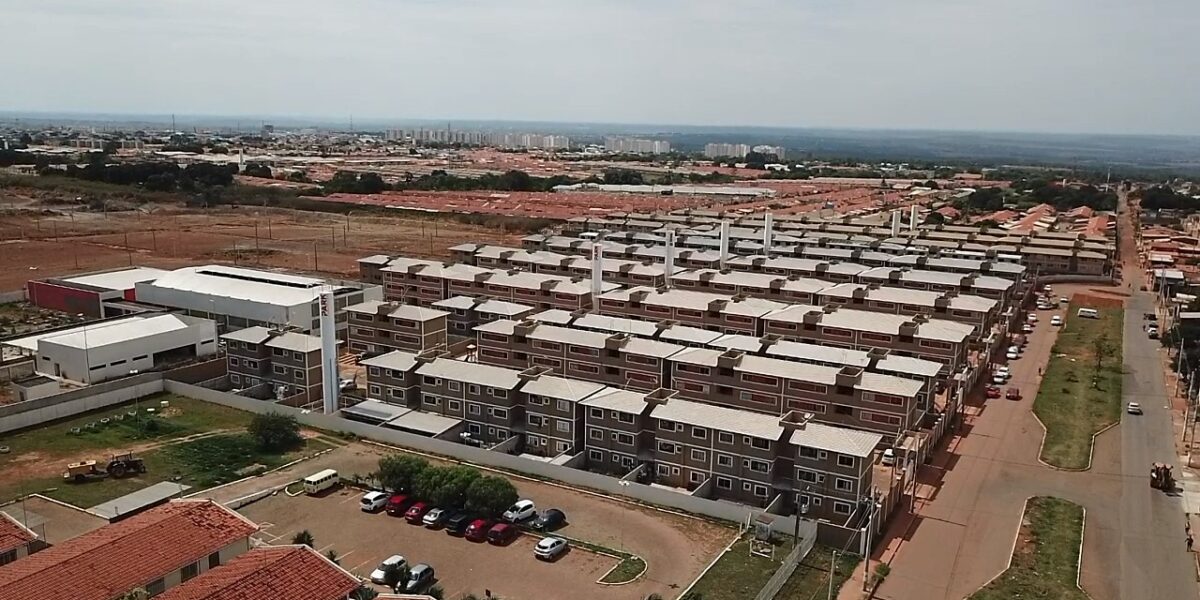 Governo de Goiás e Caixa entregam dois residenciais em Valparaíso com 186 apartamentos