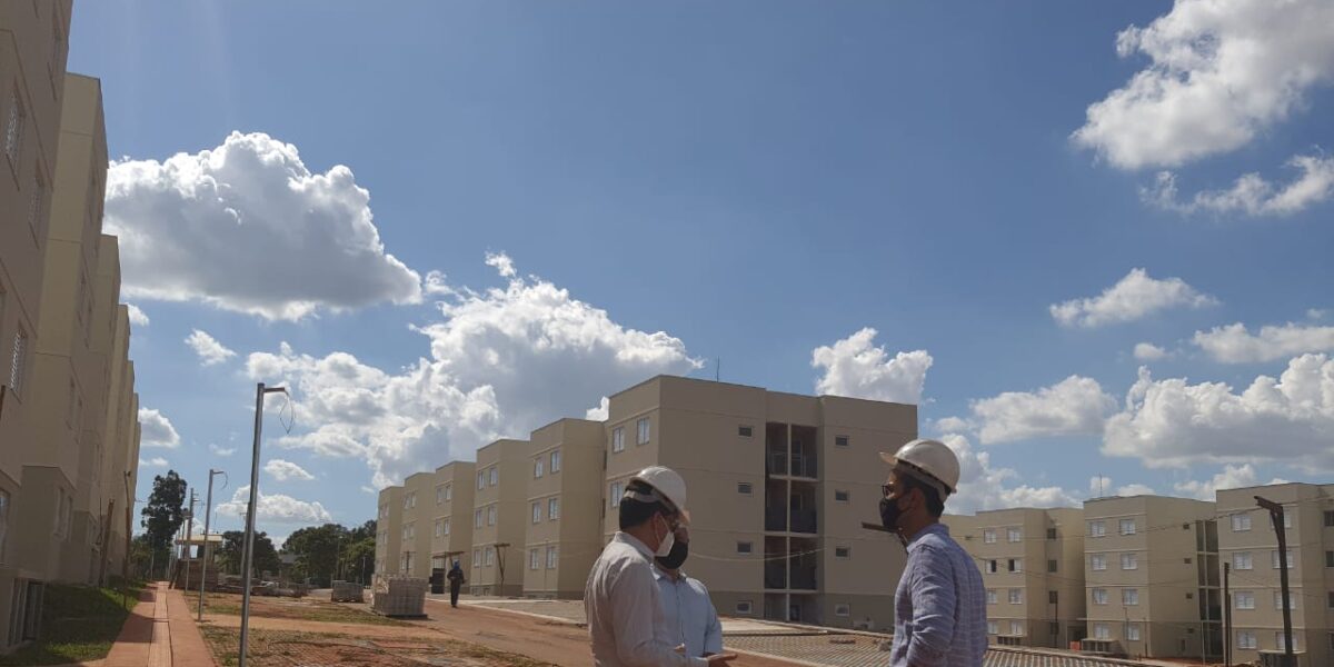 Presidente da Agehab visita canteiro de obras de residencial em Aparecida de Goiânia e confirma edital para moradias até o final deste mês 