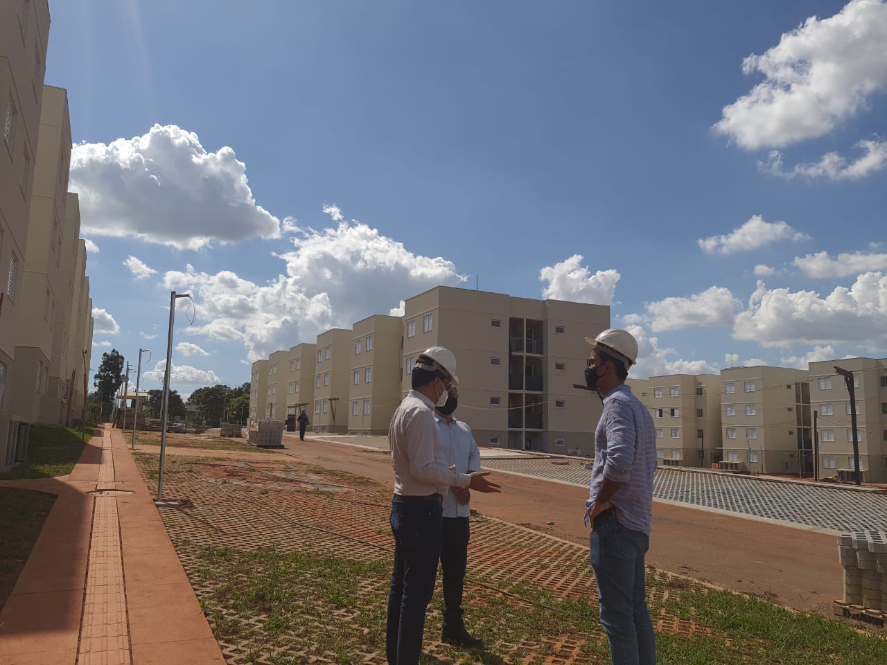 Presidente da Agehab visita canteiro de obras de residencial em Aparecida de Goiânia e confirma edital para moradias até o final deste mês 
