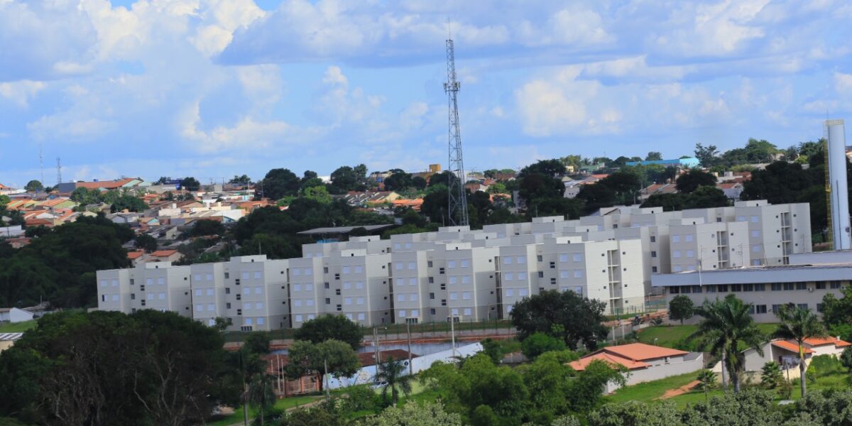 Agehab inicia visitas sociais aos sorteados com apartamentos em Aparecida de Goiânia