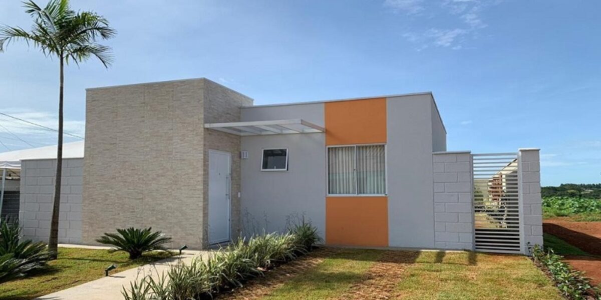 Governador Ronaldo Caiado entrega residencial em Morrinhos