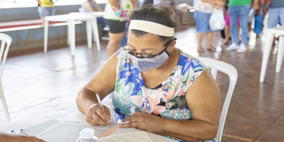 Moradores de Jussara assinam nesta quarta-feira (29/09) escrituras que serão entregues pelo Governo de Goiás