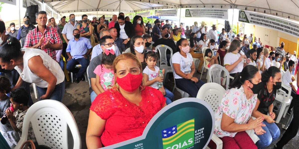 Governo de Goiás entrega 22 moradias em aniversário de 63 anos de Moiporá