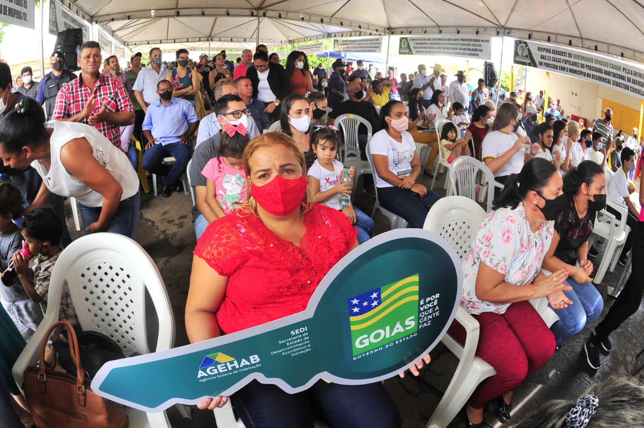 Governo de Goiás entrega 22 moradias em aniversário de 63 anos de Moiporá