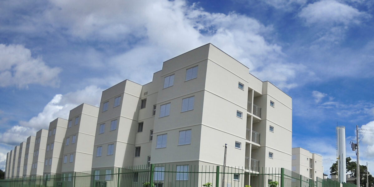 Governo de Goiás entrega apartamentos do residencial Agenor Modesto para famílias aparecidenses