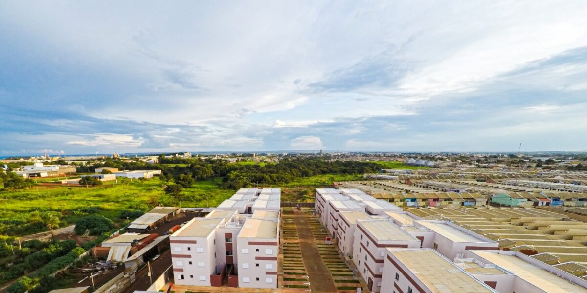 Governo de Goiás entrega 60 apartamentos para famílias de Itumbiara