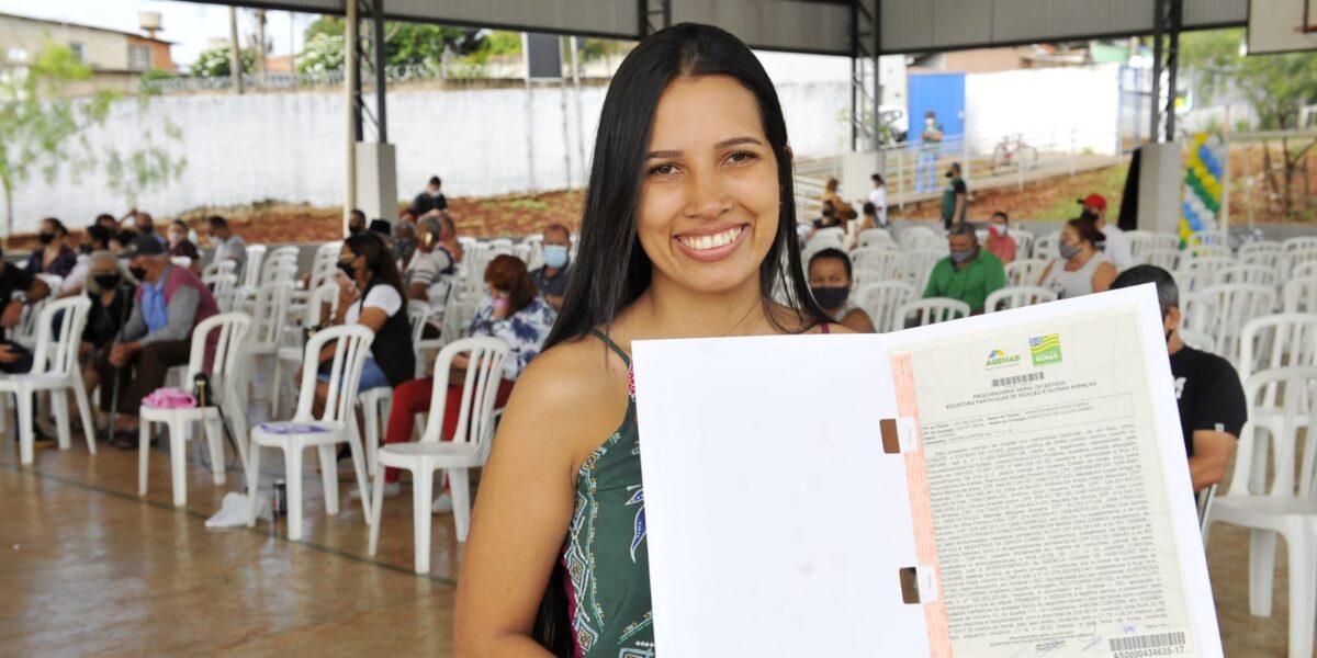 Sonho da escritura é realizado pelo Governo de Goiás para mais 430 famílias em evento no sábado (12)