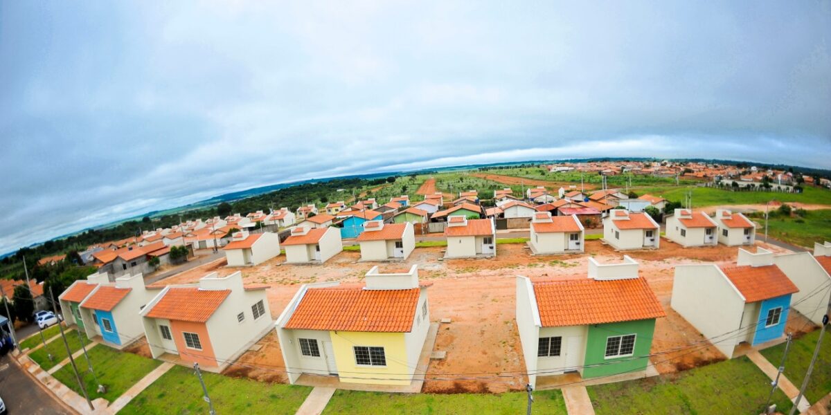 Governo de Goiás inicia construção de 1,2 mil casas a custo zero para famílias de baixa renda em 30 municípios