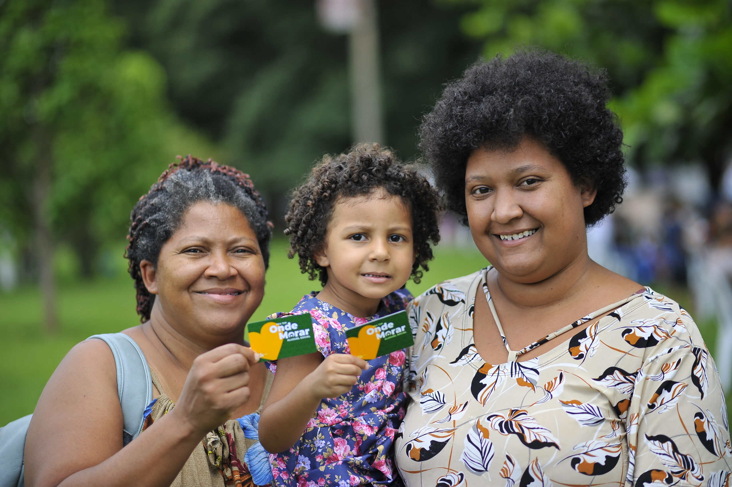 Governo de Goiás entrega 500 cartões do Aluguel Social em Novo Gama