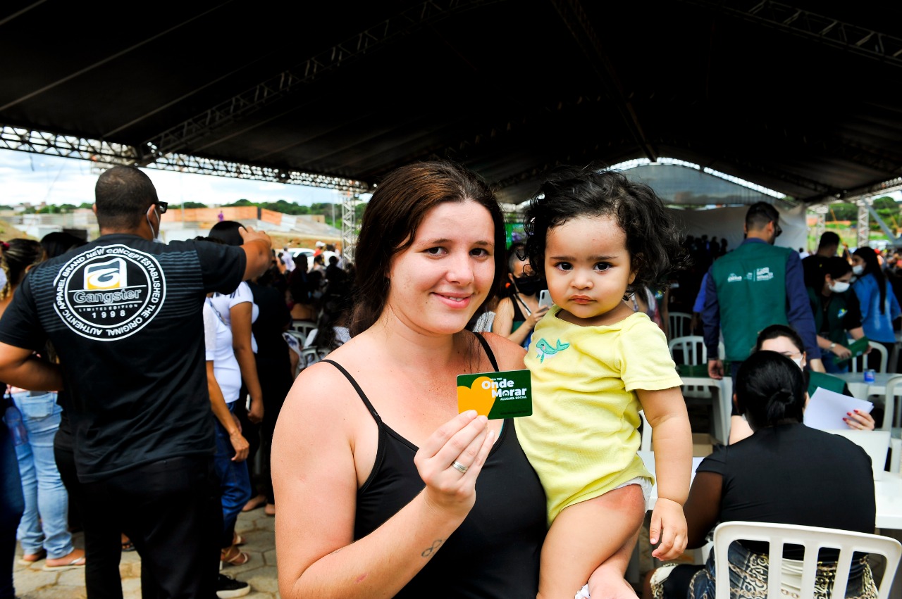 Governo de Goiás entrega cartões do Aluguel Social em Planaltina (16/05)