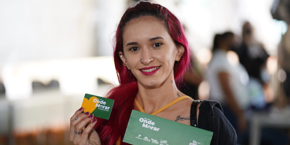 Governo de Goiás entrega cartões do Aluguel Social em Abadia de Goiás