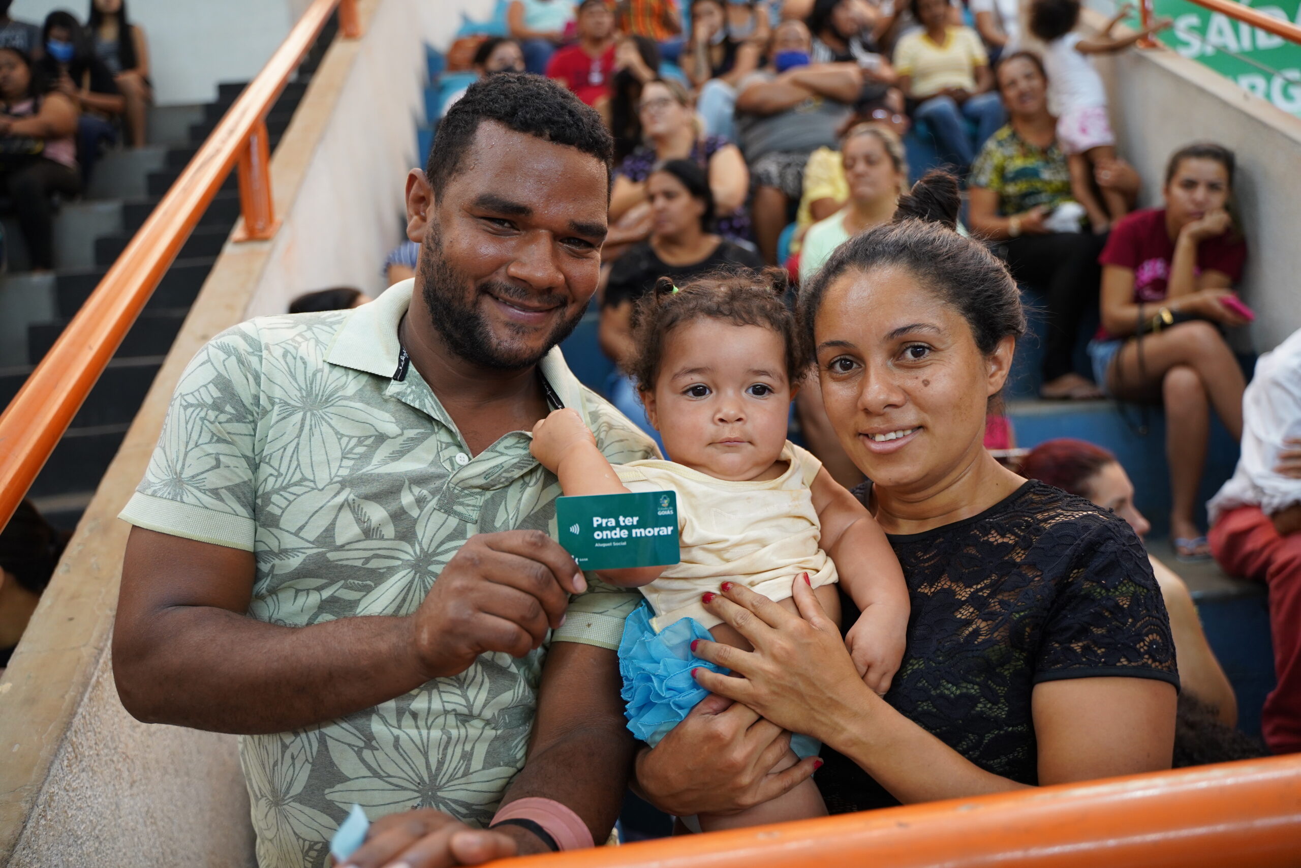 Mais de 1.700 famílias de Goiânia e Anápolis recebem cartões do Aluguel Social nesta semana