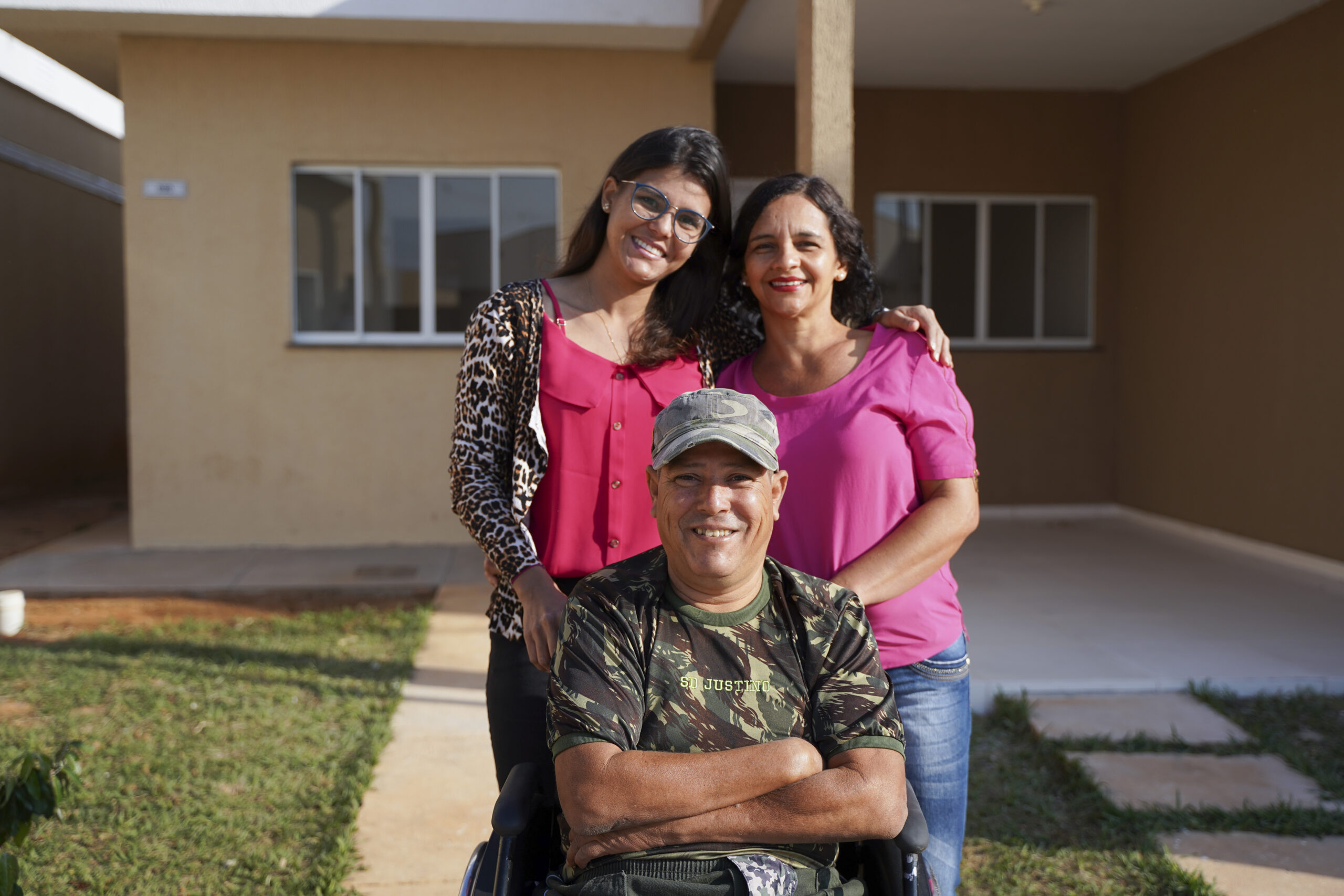 Famílias de Senador Canedo recebem moradias construídas com recursos do Governo de Goiás
