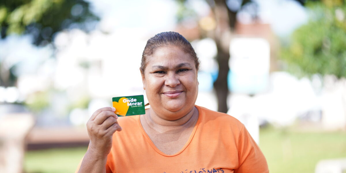 Famílias de Mineiros recebem cartões do Aluguel Social nesta terça-feira (20/12)