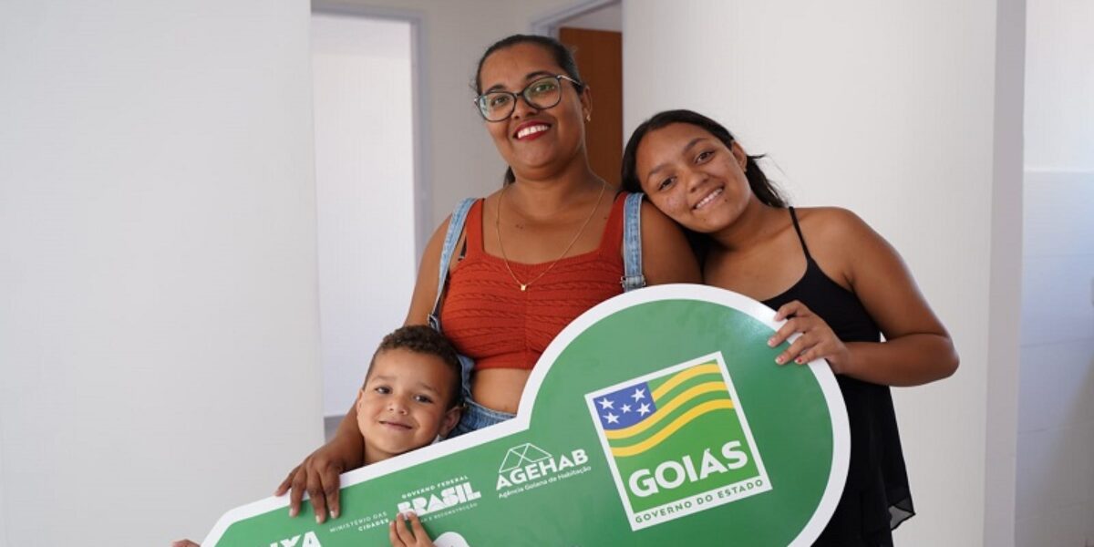 Governo de Goiás entrega 243 moradias em Valparaíso de Goiás