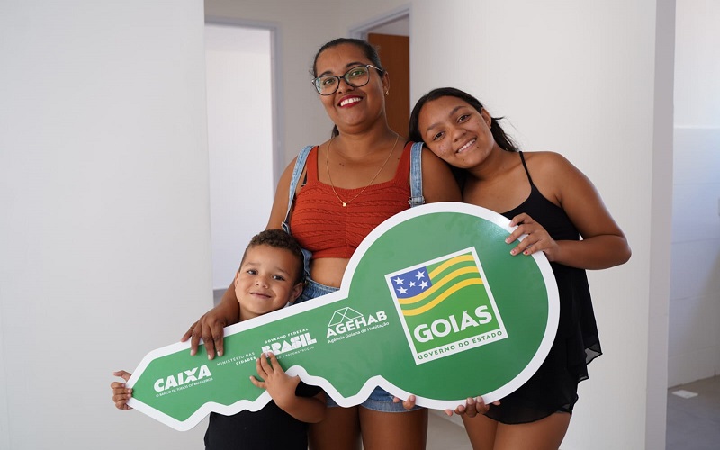 Governo de Goiás entrega 243 moradias em Valparaíso de Goiás