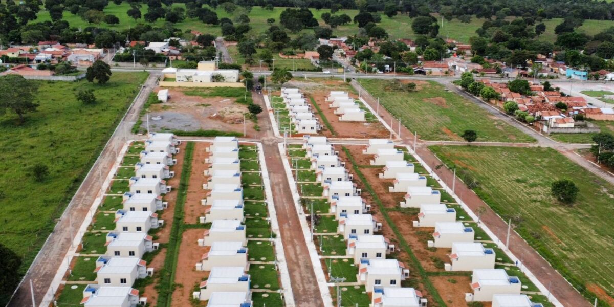 Governo de Goiás entrega 30 moradias e 147 escrituras em Rio Verde durante Goiás Social