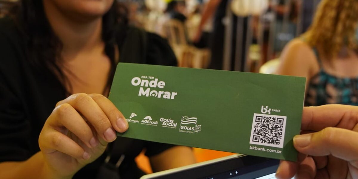 Agehab entrega cartões do Aluguel Social em evento do Goiás Social em Águas Lindas