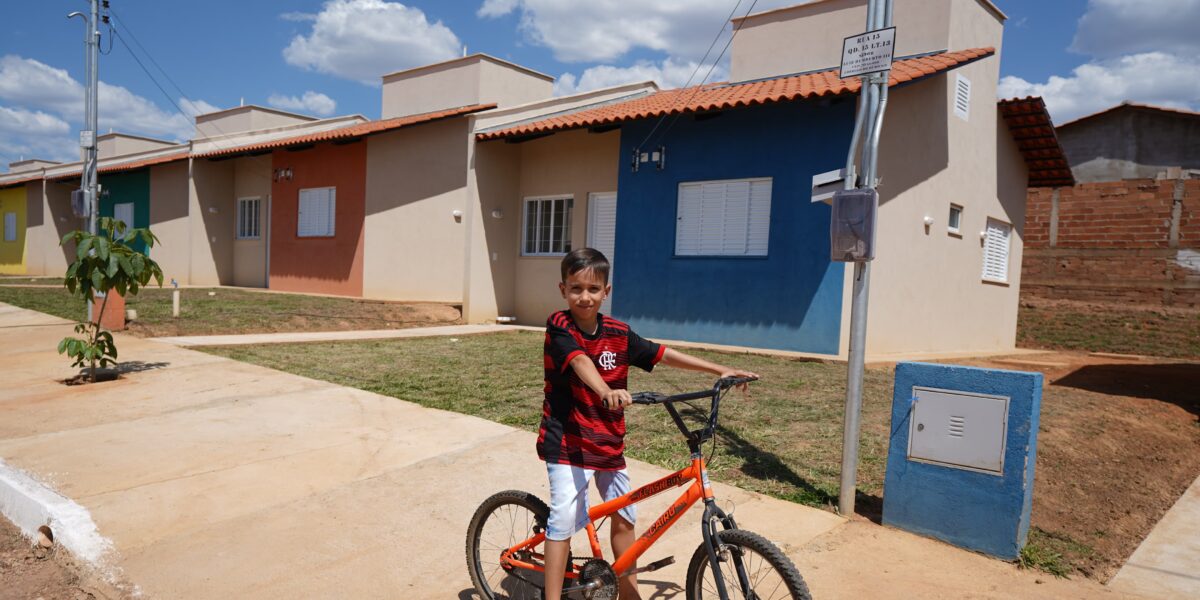 Governo de Goiás abre inscrições de casas a custo zero em Alto Paraíso, Buriti e Pontalina