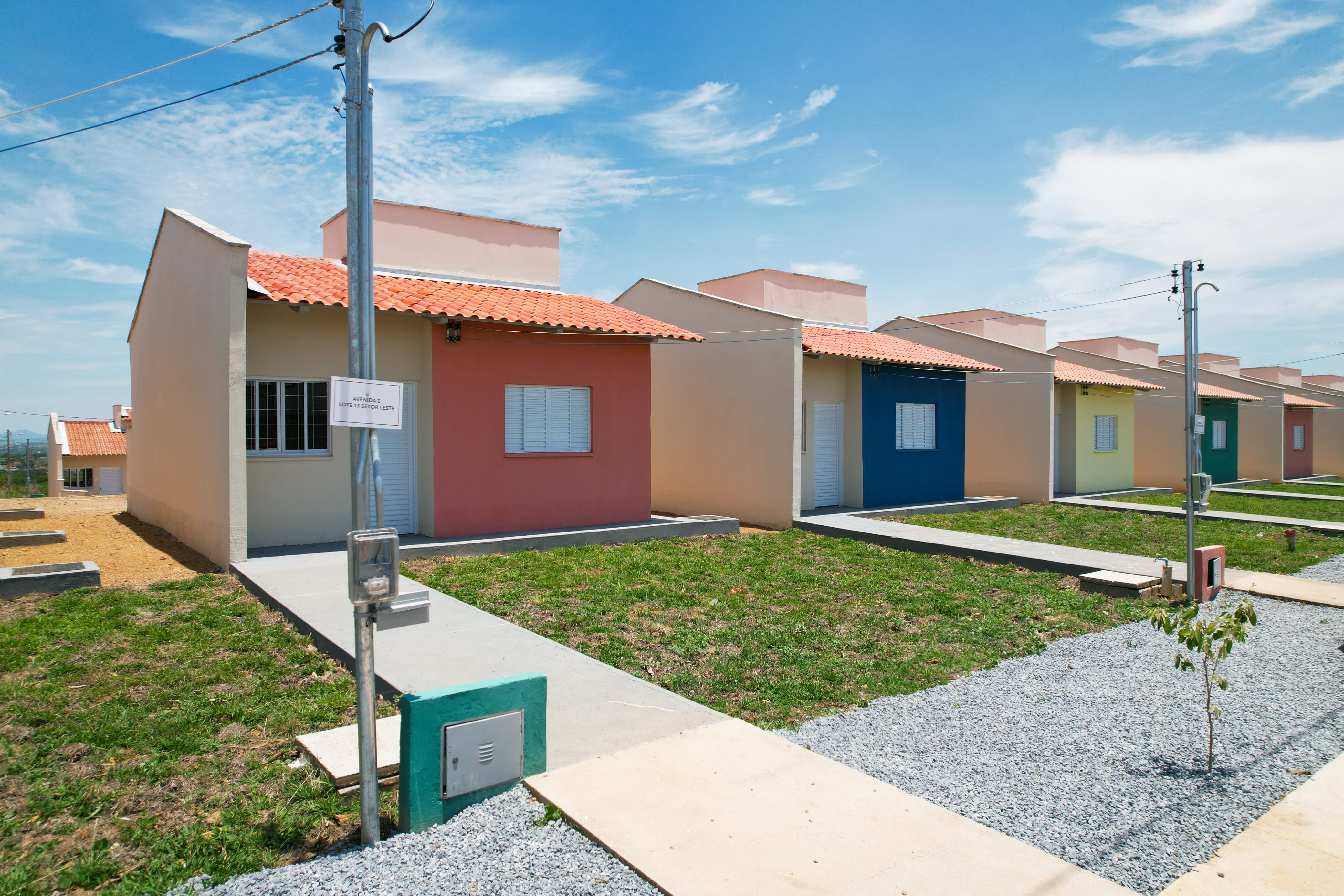 Governo de Goiás entrega 50 casas a custo zero em Bom Jesus de Goiás